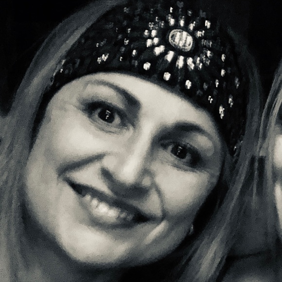 Meet your Posher, Shelly - Picture 2 of 5